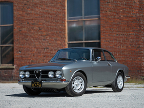 Alfa Romeo 1750 GT Veloce by Bertone (1969) - offered as lot 363 at the RM/Sotheby's auction in Monterey on August 17, 2019