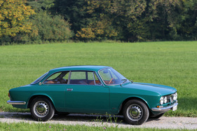 Alfa Romeo 1750 GT Veloce - die Form stammt von Giorgetto Giugiaro, der in Diensten von Bertone zeichnete