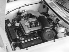 Alfa Romeo 1750 GTV (1969) - Blick unter die Motorhaube auf den herrlichen "Bilalbero"