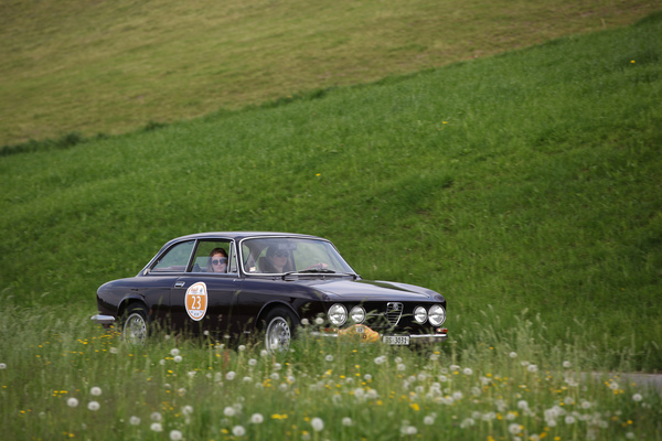 Image: Alfa Romeo 1750 GTV (1969) - at the RAID Young Raiders Challenge 2018