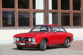 Alfa Romeo 1750 GTV (1969) - bereits mit Vieraugengesicht - Albisgütli Classic Cars & Bikes August 2022