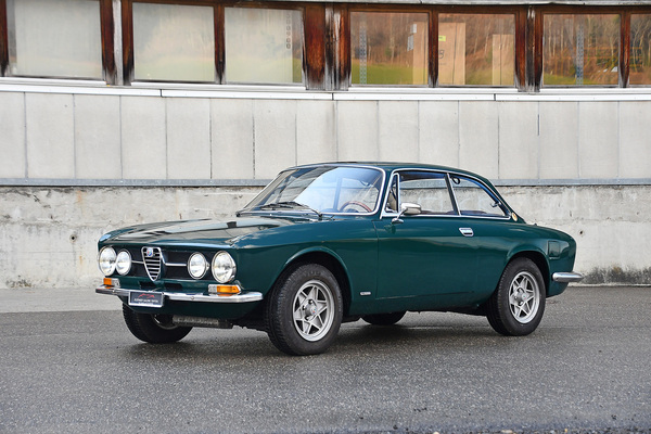 Alfa Romeo 1750 GTV Serie 1 (1969) - als Lot 82 angeboten an der Versteigerung der Oldtimer Galerie Toffen am 22. März 2025