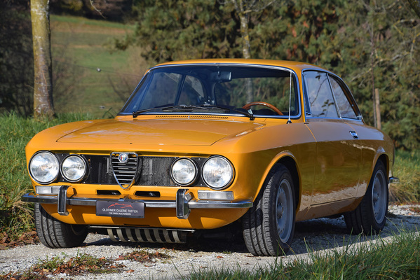 Alfa Romeo 1750 GTV Series 1 (1969) - as lot 112 at the auction of the Oldtimer Gallery in Gstaad on December 29, 2019