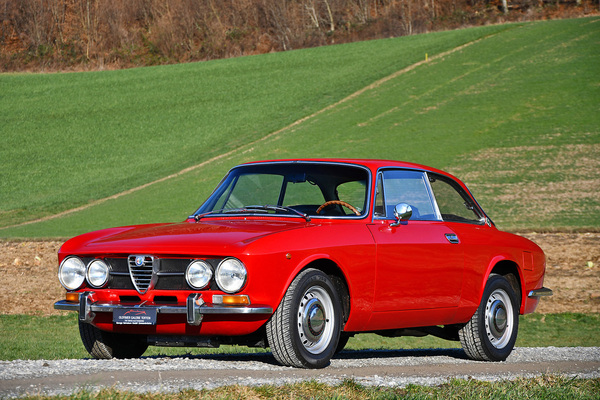 Bild: Alfa Romeo 1750 GTV Series 2 (1971) - als Lot 158 angeboten an der Versteigerung der Oldtimer Galerie in Toffen am 26. März 2022