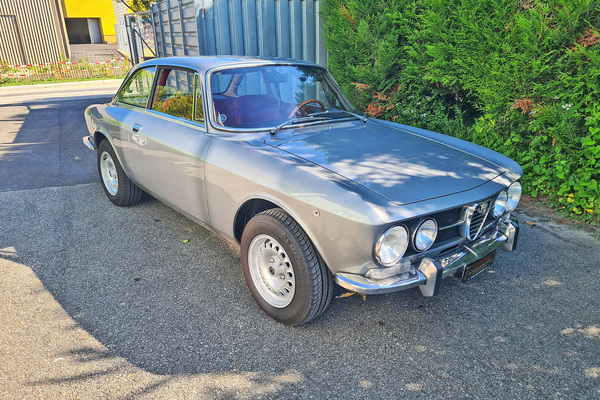 Image: Alfa Romeo 1750 GTV Series 2 (1971) - offered at the auction of classic cars & motorcycles of the Oldtimer Gallery in Toffen on October 18, 2025