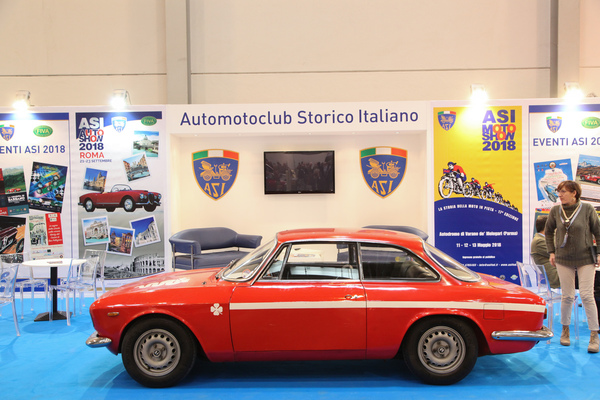 Alfa Romeo 1750 GTV auf dem ASI-Stand - Techno Classica Essen 2018