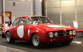 Alfa Romeo 1750 GTam (1970) - rare Sportversion auf dem Alfa-Stand - an der Techno Classica Essen 2012