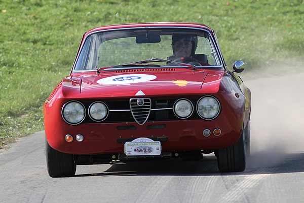 Alfa Romeo 1750 Group 2 (1969) at the Michaelskreuzrennen 2011 (starting number 255)