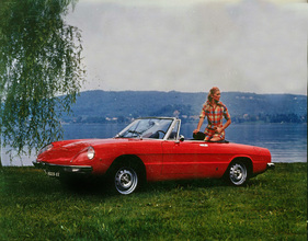Alfa Romeo 1750 Spider Veloce (1972) - nur die schnellen Modelle hatten Plexiglas-Scheinwerferabdeckungen