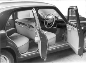Alfa Romeo 1900 (1953) - Blick ins Interieur einer rechtsgelenkten Limousine