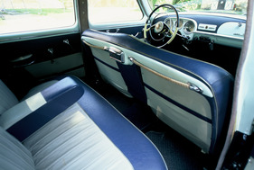 Alfa Romeo 1900 Berlina (1952) - die viertürige Limousine von innen