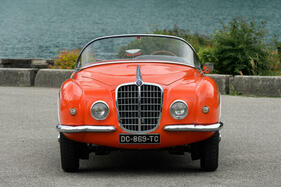 Im Gegesatz zu den meisten anderen Alfa-Romeo-Sonderkarosserien hat die Barchetta nicht einmal den typischen "Scudetto"-Grill