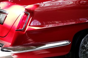 Alfa Romeo 1900 C Super Sprint Coupé Ghia (1954), hier stimmt der Begriff "Lichtkante" – Alfa Romeo Storico in der Autoworld Brüssel 2022