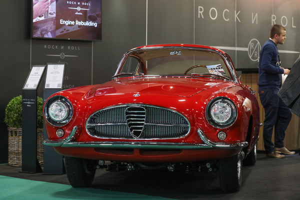 Alfa Romeo 1900 CSS Ghia (1954) - eines von zehn Exemplaren, Alu-Karosserie - Rétromobile Paris 2024