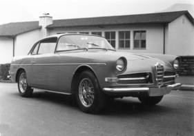 Alfa Romeo 1900 SS Coupé Ghia-Aigle (1957) - in dieser silberfarbigen Lackierung stand der Wagen 1957 auf dem Stand der Ghia S. A. Aigle in Genf
