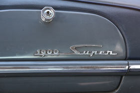 Alfa Romeo 1900 Super (1956) - auch das Handschuhfach ist beschriftet