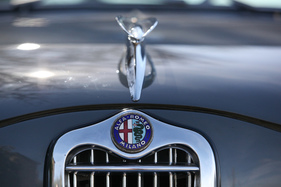 Alfa Romeo 1900 Super (1956) - mit dem klassischen Alfa-Romeo-Emblem (1956)