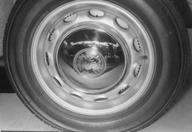 Alfa Romeo 1900 TI (1954) - geloschte Radscheiben - dahinter sind die gerippten Bremstrommeln sichtbar - Genfer Automobilsalon 1954
