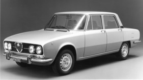 Alfa Romeo 2000 Berlina (1976) - schlichte Linienführung