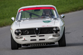 Alfa-Romeo 2000 GT Veloce (1971) an der Bergprüfung Altbüron 2017 - Feld 2