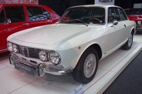 Alfa Romeo 2000 GT Veloce (1973) – Alfa Romeo Storico in der Autoworld Brüssel 2022 (1973)