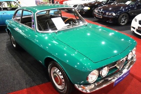 Alfa Romeo 2000 GTV (1971) - Bertone in Grün - InterClassics Maastricht 2019