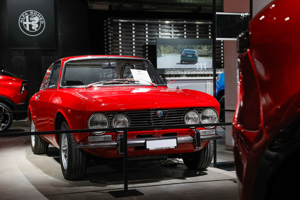Alfa Romeo 2000 GTV (1972) - auf dem Stand von Stellantis - 38. Auto Zürich 2025