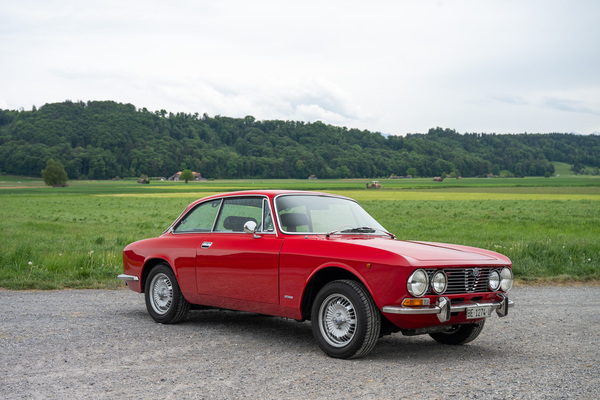 Alfa Romeo 2000 GTV (1973) - als 05 an der Swiss Classic World Versteigerung 2026 der Oldtimer Galerie