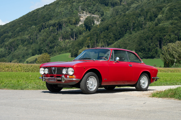 Bild: Alfa Romeo 2000 GTV (1973) - als Lot 52 an der Versteigerung "Klassische Automobile & Motorräder" der Oldtimer Galerie in Toffen am 18. Oktober 2025
