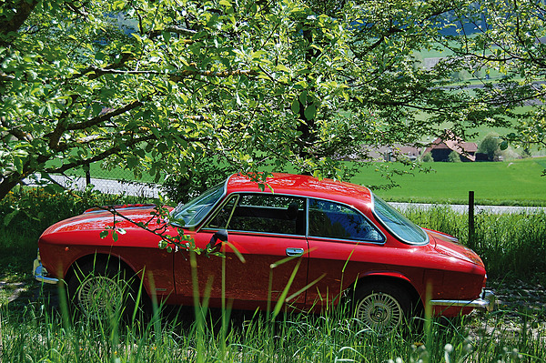 Bild: Alfa Romeo 2000 GTV (1975) - angeboten an der Versteigerung der Oldtimer Galerie Toffen anlässlich der Dolder Classics vom 8. Juni 2013