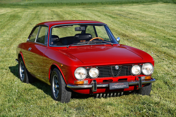 Alfa Romeo 2000 GTV Bertone (1972) - offered as Lot 02 at the auction of the Oldtimer Gallery on the occasion of the Swiss Classic World Lucerne on May 25, 2019