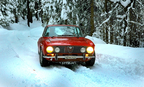 Alfa Romeo 2000 GTV am dritten "Auf Schnee und Eis" - Bruno Hürlimann/Rainer Kaufmann auf dem Bertone am tief verschneiten Gottschalkenberg