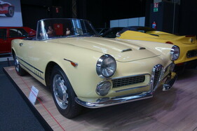 Alfa Romeo 2000 Spider (1962) – Alfa Romeo Storico in der Autoworld Brüssel 2022 (1962)