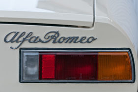 Alfa Romeo 2000 Spider (1978) - Alfa-Schriftzug auf dem Heck
