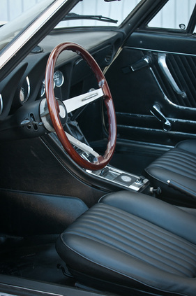 Alfa Romeo 2000 Spider (1978) - Lenkrad und Schalthebel liegen nahe beieinander