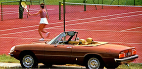 Alfa Romeo 2000 Spider (1978) - auf dem Tennisplatz