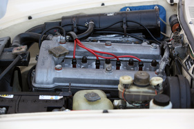 Alfa Romeo 2000 Spider (1978) - der Vierzylinder mit zwei obenliegenden Nockenwellen