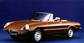 Alfa Romeo 2000 Spider (1978) - die früheren Jahrgänge hatten die Plexi-Lampenabdeckungen