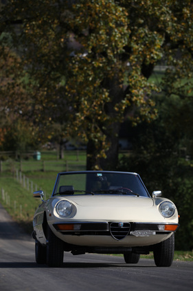 Alfa Romeo 2000 Spider (1978) - schon im Stand wirkt der Spider dynamisch