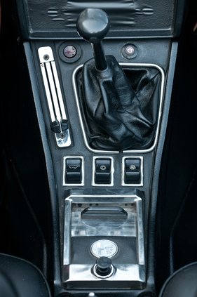 Alfa Romeo 2000 Spider (1978) - viel Chrom auf der Mittelkonsole