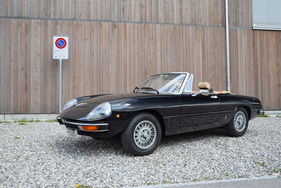Alfa Romeo 2000 Spider (1980) - angeboten an der Versteigerung der Oldtimer Galerie in Toffen am 29. April 2017 Alfa Romeo 2000 Spider (1980) - angeboten an der Versteigerung der Oldtimer Galerie in Toffen am 29. April 2017