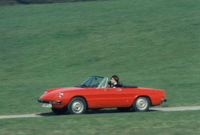 Alfa Romeo 2000 Spider (1981) - in flotter Fahrt