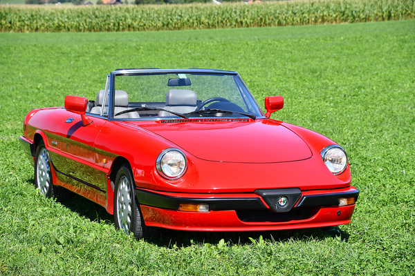 Alfa Romeo 2000 Spider (1987) - als Lot 19 an der Versteigerung der Oldtimer Galerie in Toffen am 19. Oktober 2019