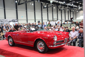 Alfa Romeo 2000 Spider Touring (1960) - als Lot 25 anlässlich der Versteigerung der Oldtimer Galerie an der Swiss Classic World Luzern am 28. Mai 2022