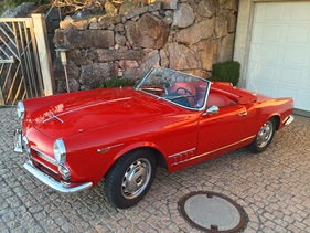 Alfa Romeo 2000 Spider Touring (1961) - angeboten an der Versteigerung der Oldtimer Galerie anlässlich der Dolder Classics am 7. Juni 2014 Alfa Romeo 2000 Spider Touring (1961) - angeboten an der Versteigerung der Oldtimer Galerie anlässlich der Dolder Classics am 7. Juni 2014
