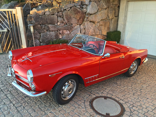Bild: Alfa Romeo 2000 Spider Touring (1961) - angeboten an der Versteigerung der Oldtimer Galerie anlässlich der Dolder Classics am 7. Juni 2014