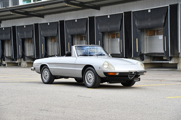 Alfa Romeo 2000 Spider Veloce (1974) - als Lot 187 an der Versteigerung der Oldtimer Galerie Toffen am 14. Oktober 2023 angeboten