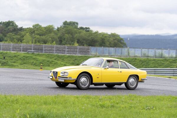 Alfa Romeo 2600 SZ auf der Rundstrecke - Alfa Classic Wachau 2024