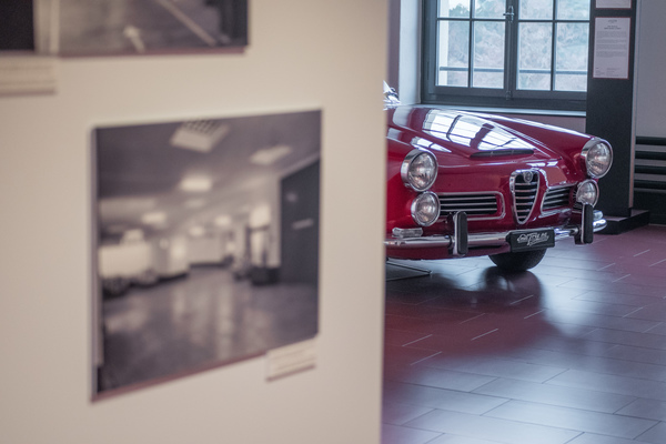 Alfa Romeo 2600 Touring Spider (1964) - characterful front end