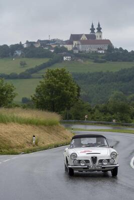 Alfa Romeo 2600 Touring Spider unterwegs - Alfa Classic Wachau 2024